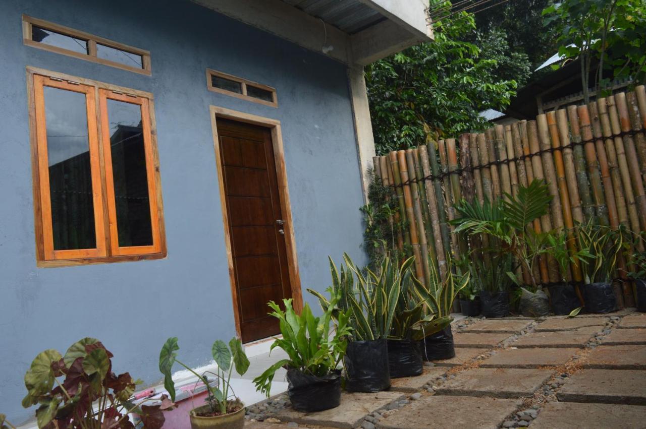 Labuan Bajo Mahoni Guesthouse Ngoại thất bức ảnh