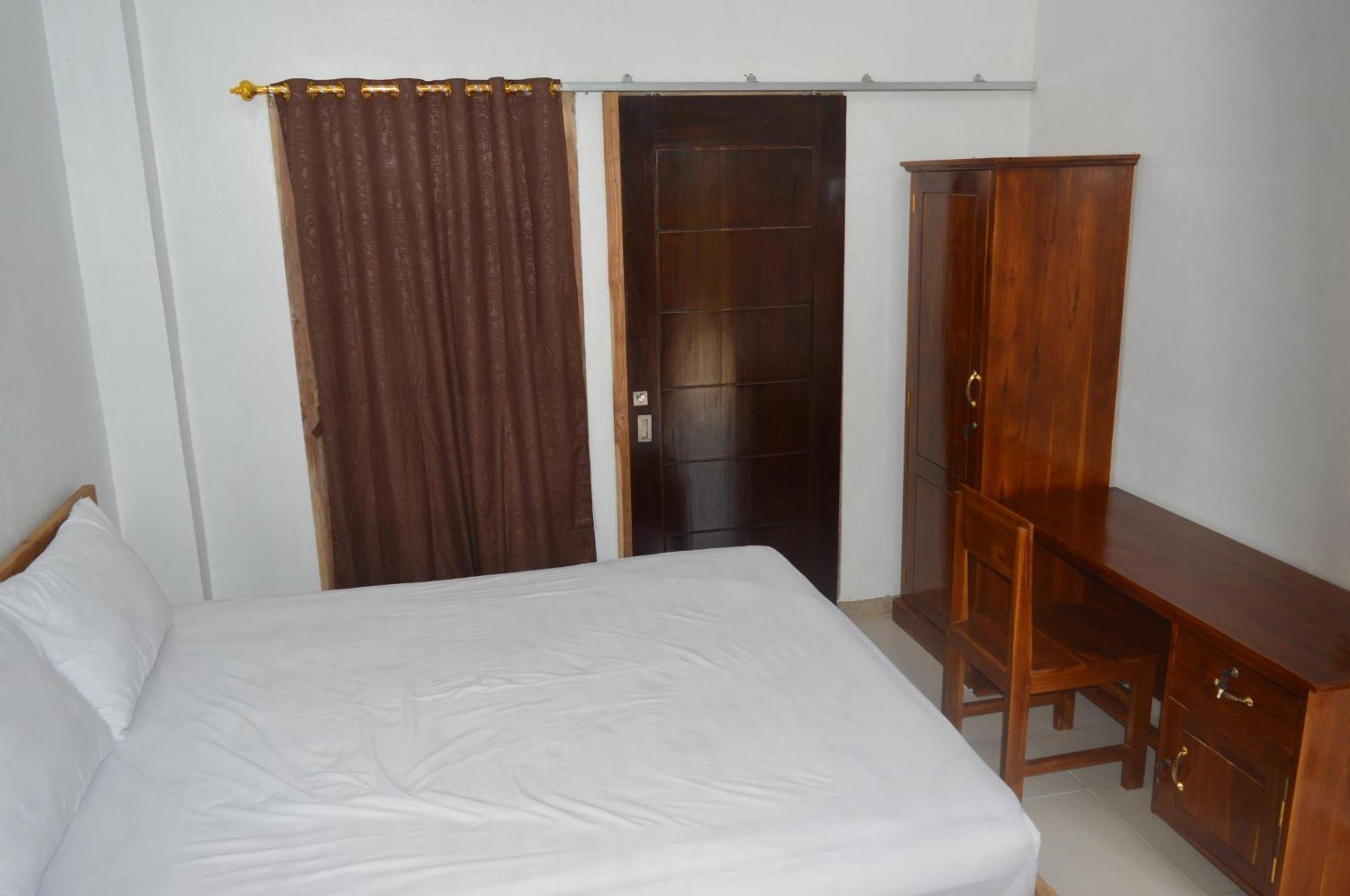 Labuan Bajo Mahoni Guesthouse Ngoại thất bức ảnh