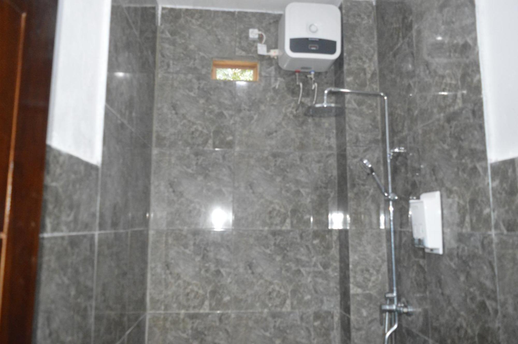 Labuan Bajo Mahoni Guesthouse Ngoại thất bức ảnh