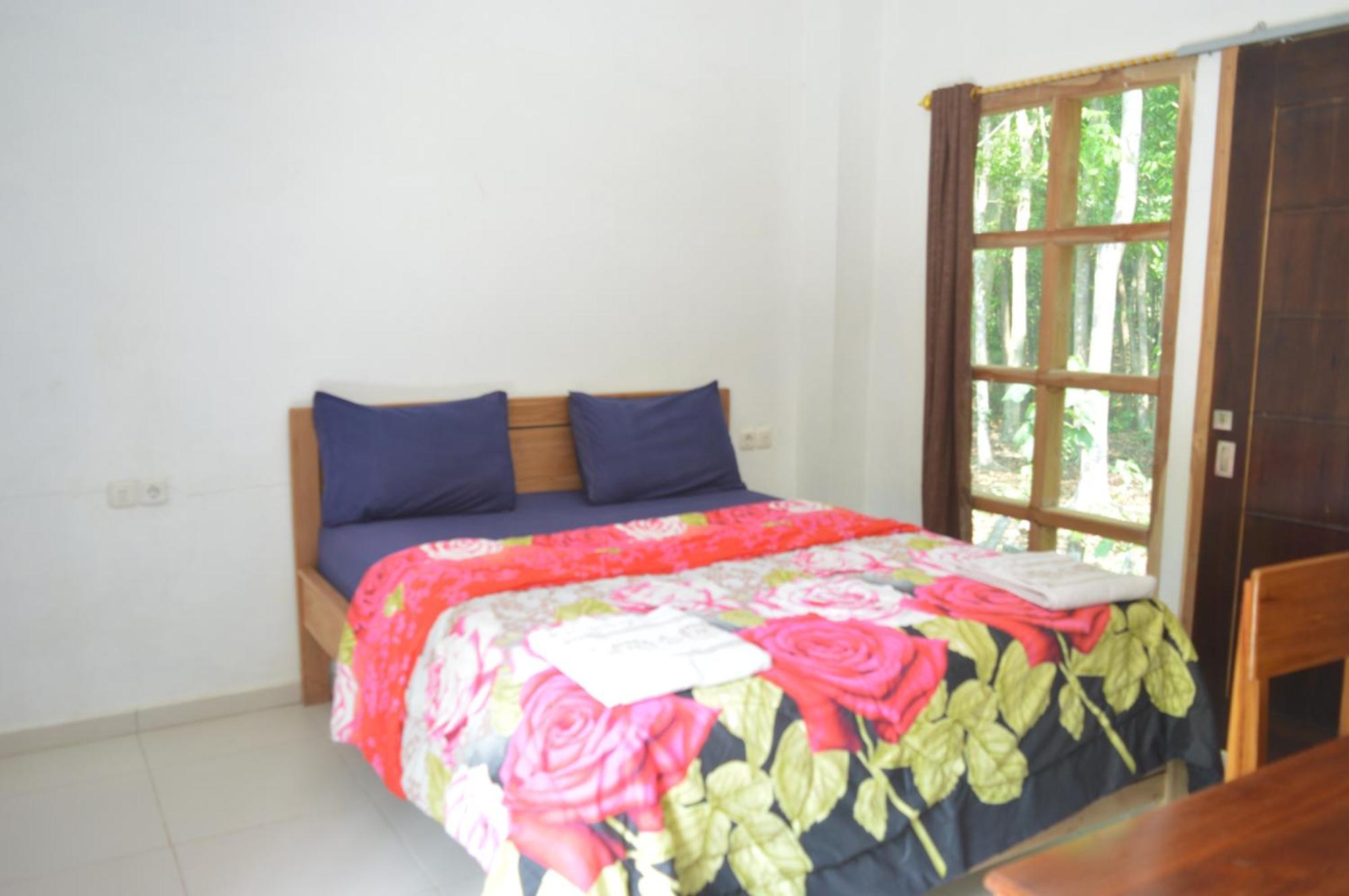 Labuan Bajo Mahoni Guesthouse Ngoại thất bức ảnh